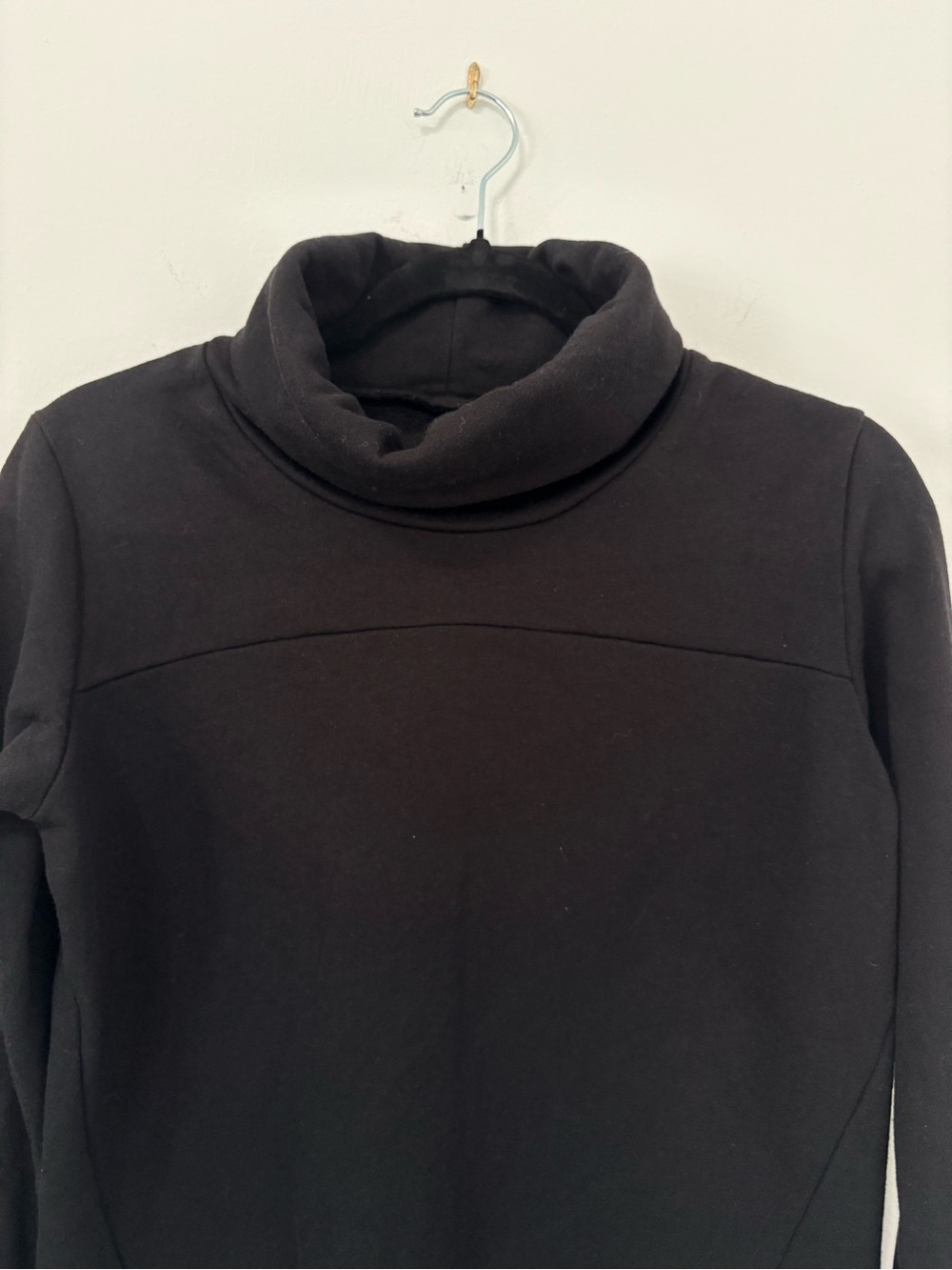 Alo Yoga Haze Funnel Neck Pullover Sz XS Black EUC - Picture 3 of 12